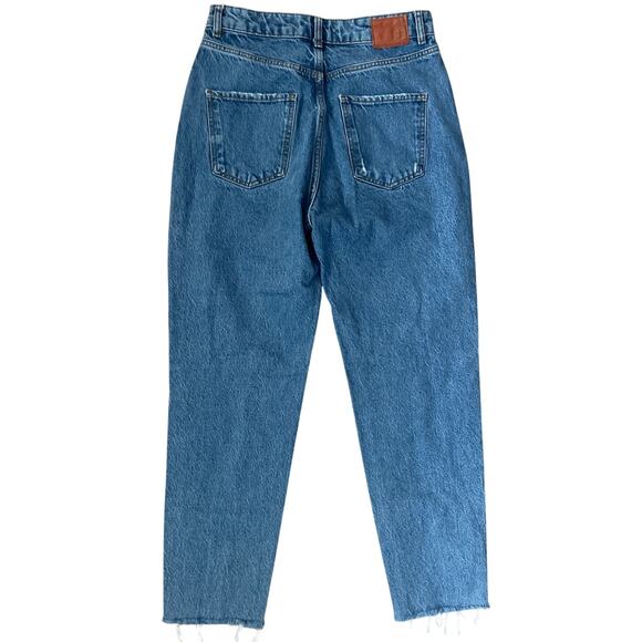 Zara Denim Ripped Mom Fit High Rise Frayed Hem Ankle Medium‎ Wash Jeans Size 6 - Picture 2 of 8